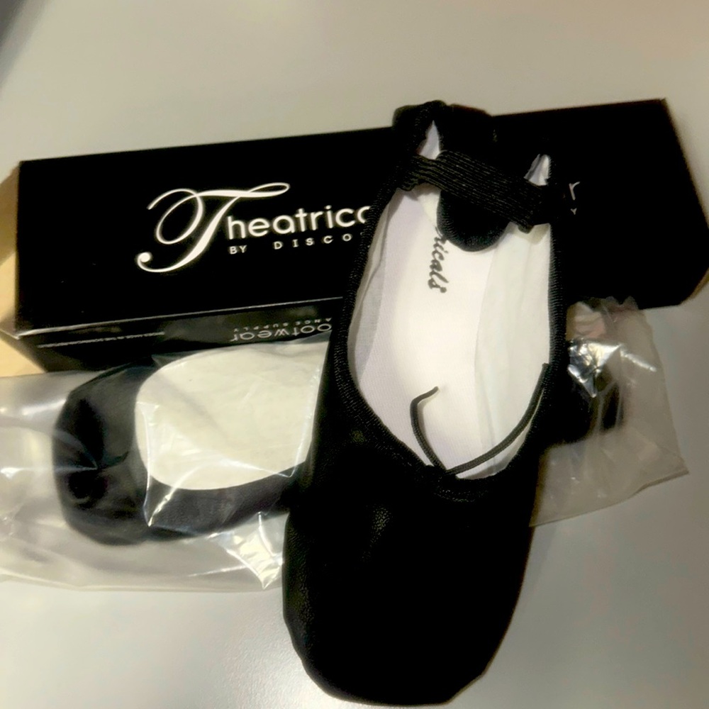 ✨🩰 MULTIPLE SIZES Theatricals Full Sole Ballet Slippers Black